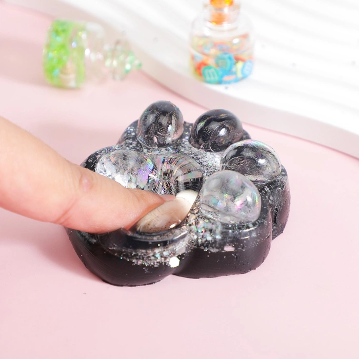 Jucarie Antistres Squishy, , cu Revenire Lenta, Squeeze Pinch Family, Model Labuta de Pisica cu Sclipici, 6.5x6 cm, 60g, Ambalaj Transparent, Alb-Negru