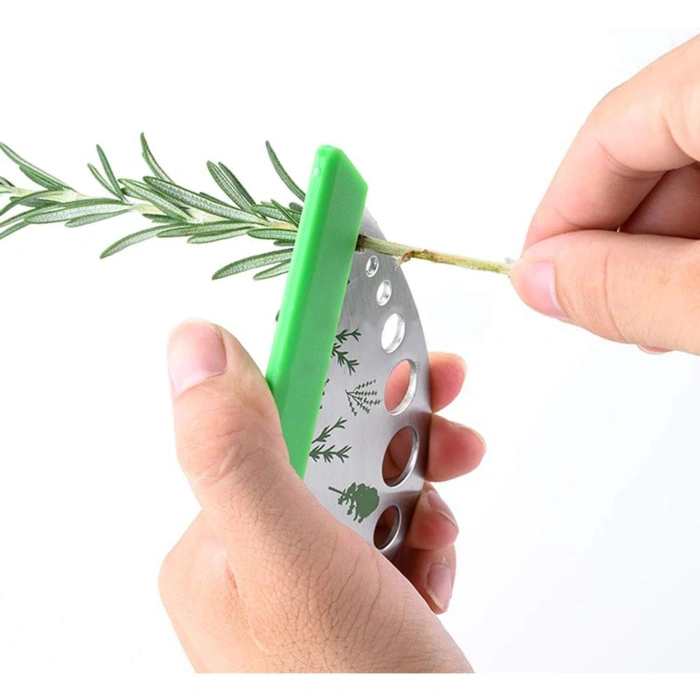 Tocator manual pentru ierburi , instrument de curatat frunze, margini ascutie, 9 gauri de diferite dimensiuni, multifunctional, material otel inoxidabil, maner ergonomic, rezistent la rugina, 12.3 x 6.9 cm, argintiu